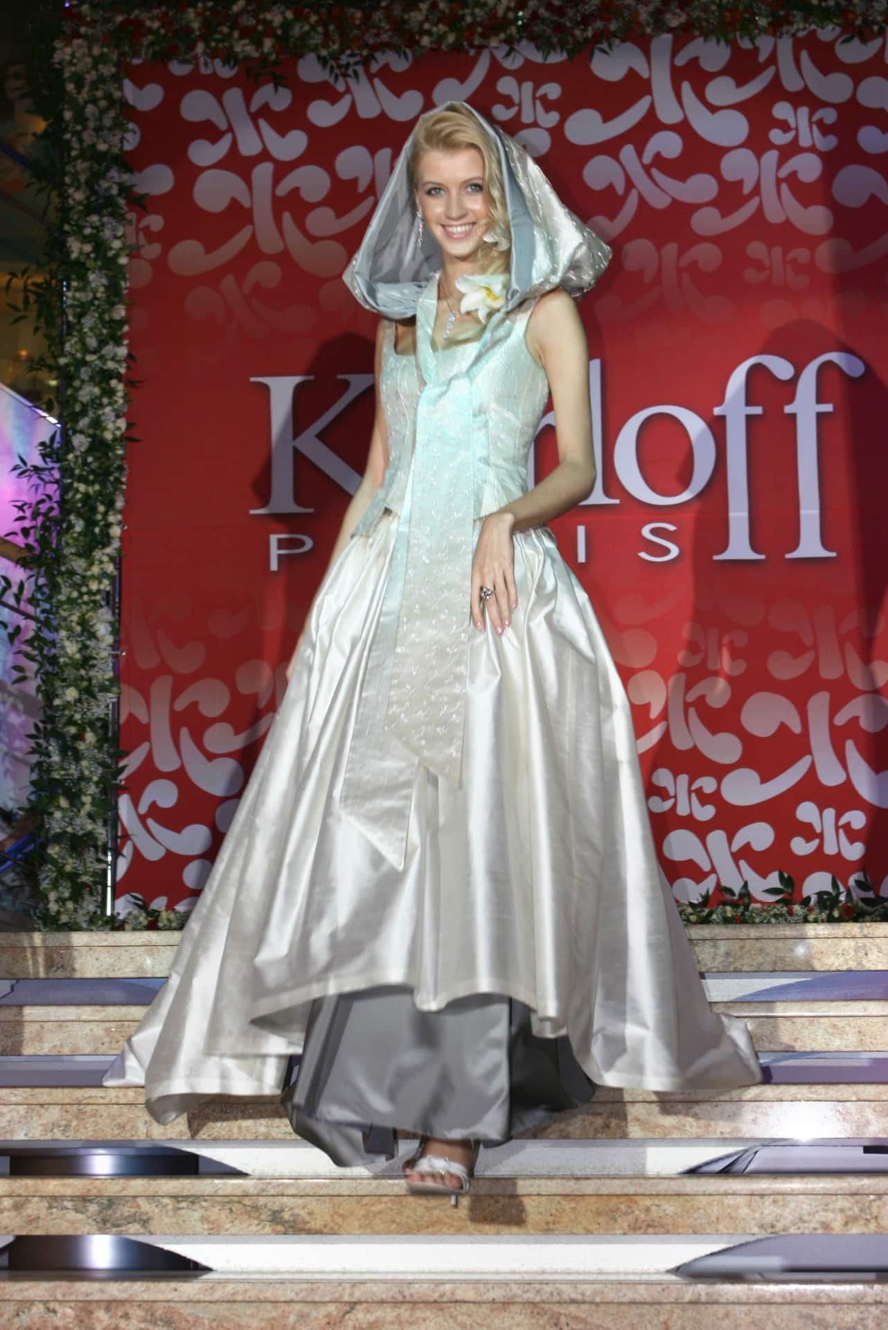Jupe longue de mariée – robe de mariée parme- Robe de princesse de luxe- capuche – Zélia