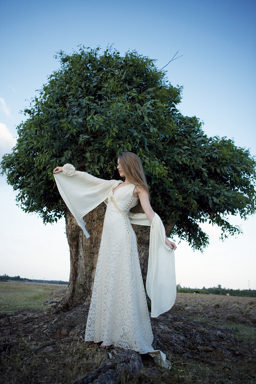 Robe de mariée fluide- robe de mariée bohème- hippie chic- dentelle – Zélia