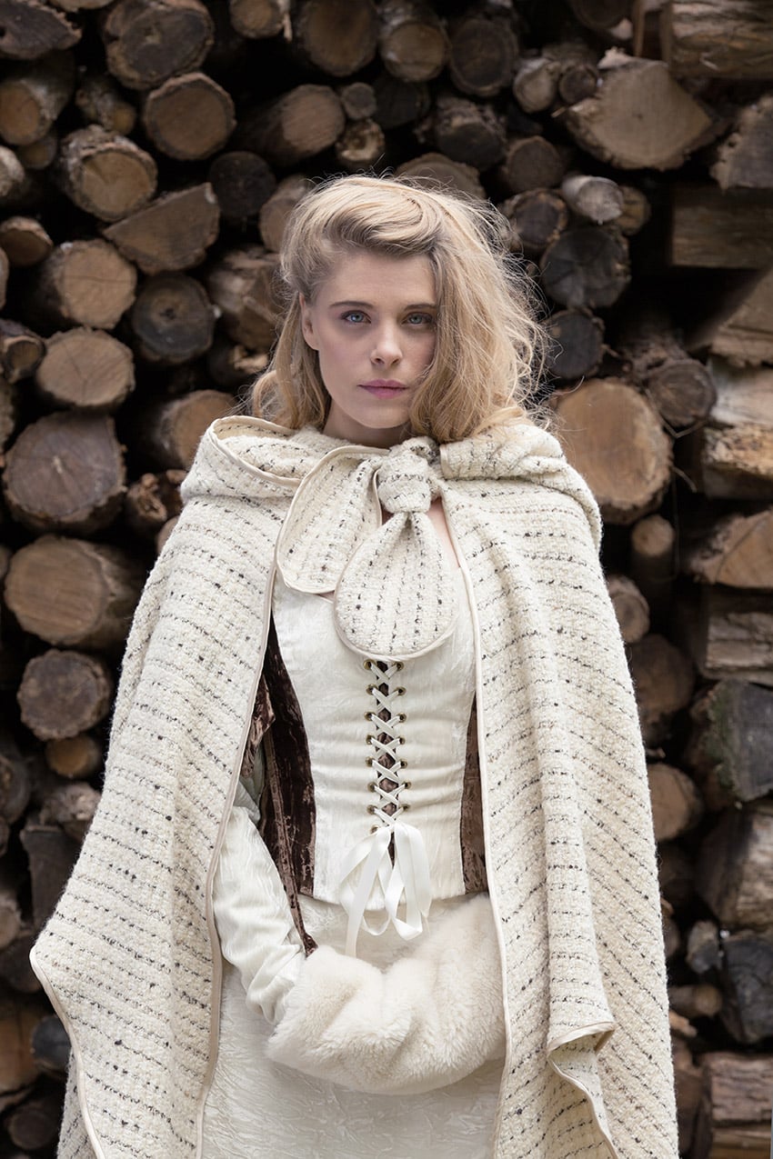 Robe de mariée d’hiver- cape en laine- manchon- Zélia – Velours -atelier de Montmartre