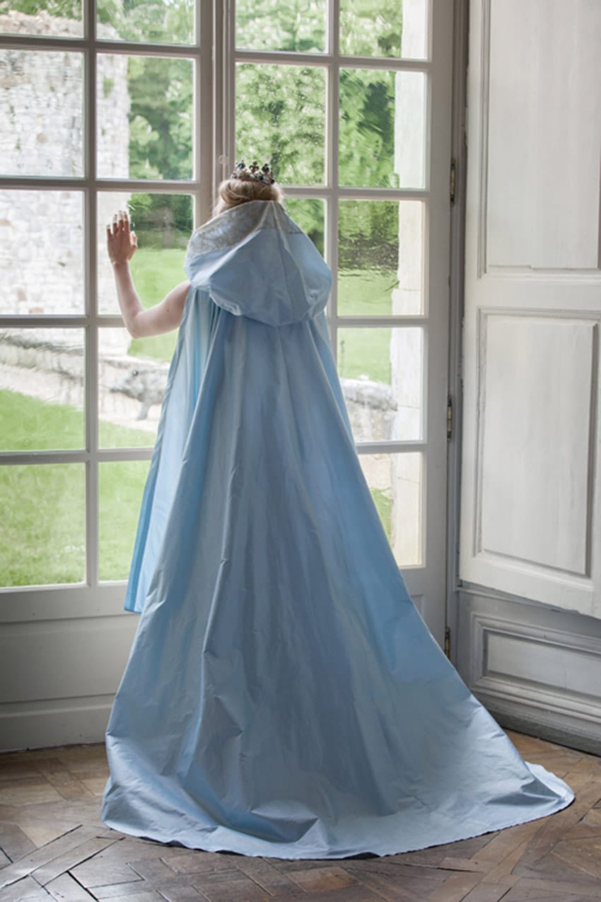 Robe de mariée peau d’âne- robe de mariée féérique – cape de princesse- Zélia – Paris