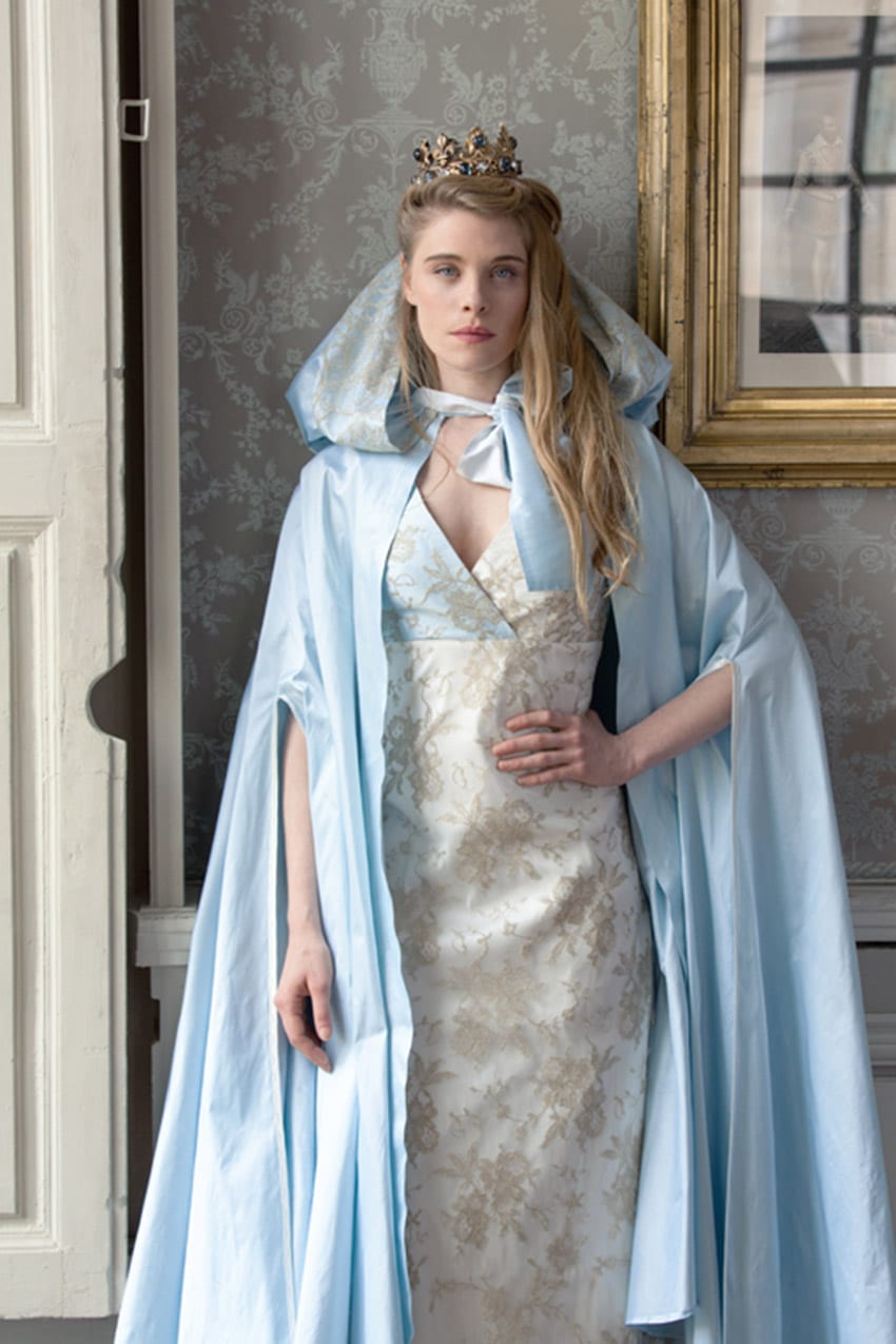 Robe de mariée en dentelle – robe de mariée sur-mesure- mariage féérique- cape – Zélia