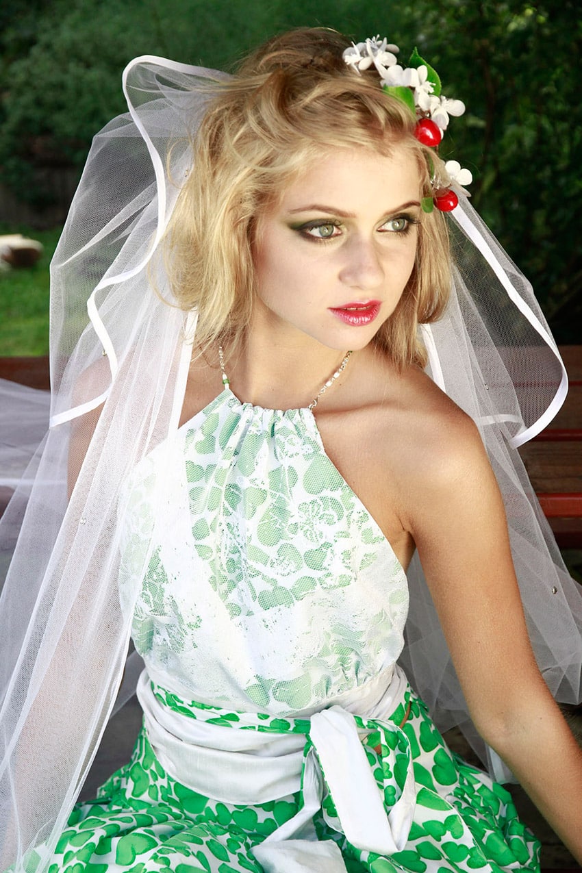 Robe de mariée originale- bustier dos-nu- robe de mariée champêtre- robe de mariée verte – Zélia