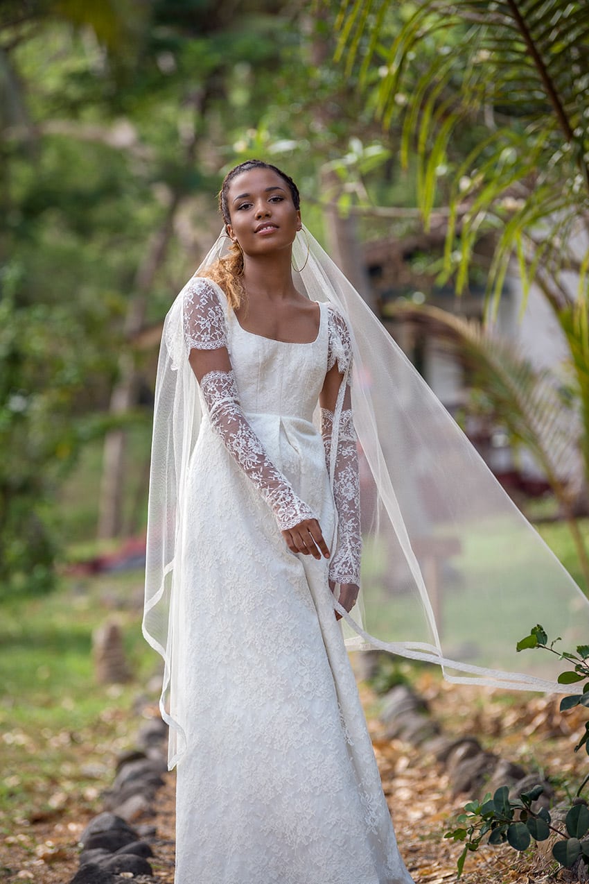 Robe de mariée classique- robe blanche en dentelle – Mariée bohème – artisanat- Zélia