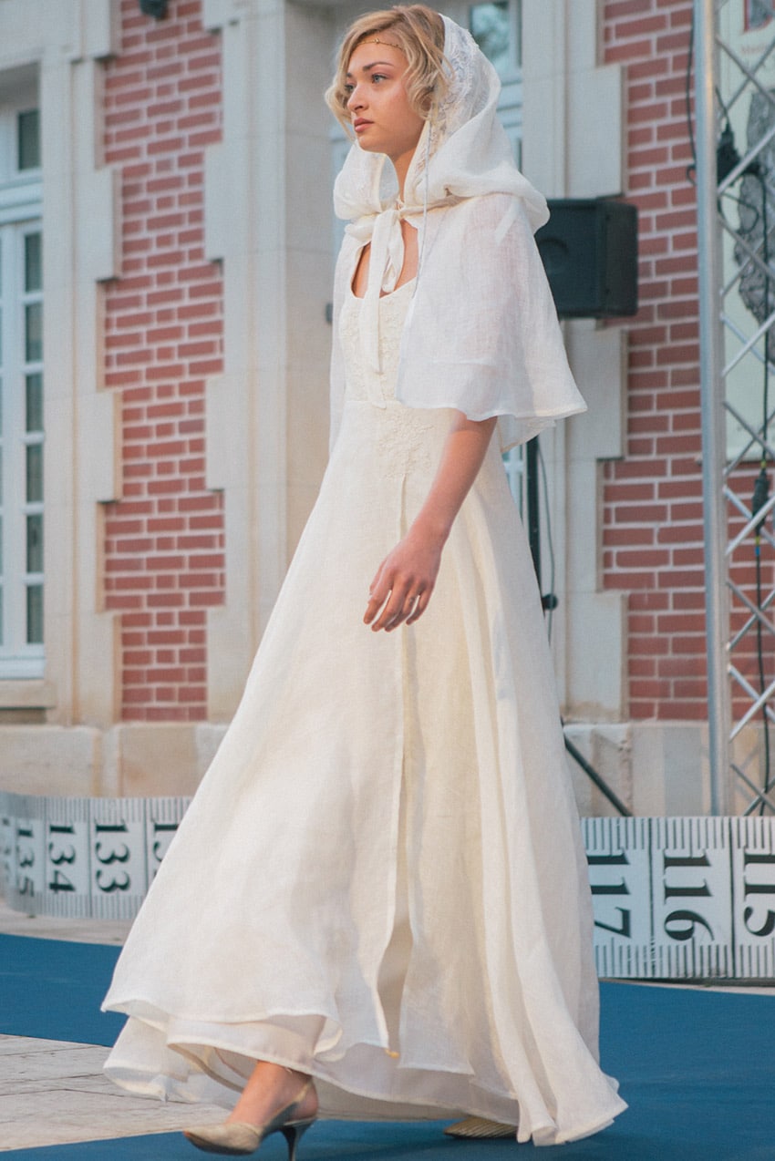 Robe de mariée bohème- cape de mariage- robes poétiques de Zélia – Montmartre