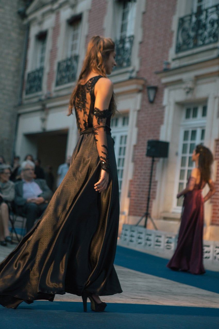 Robe de mariée noire – robe longue noire- robe noire en dentelle- Zélia – Montmartre