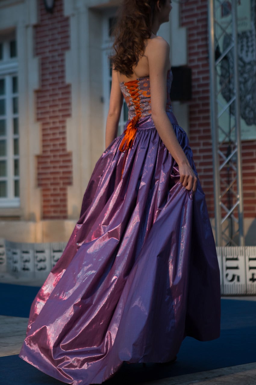 Robe de mariée violette – robe de henné- musée de la dentelle de Chantilly- Zélia