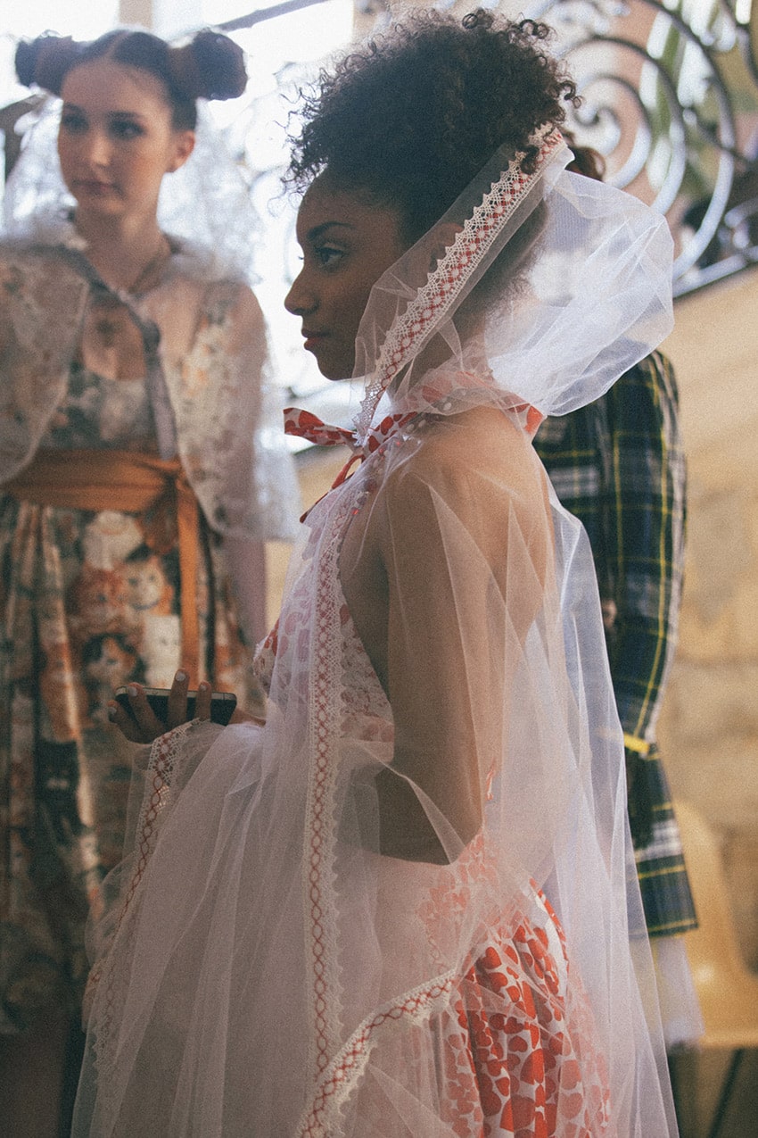 Cape en tulle – robe de mariées incroyables – robes poétiques -Zélia – Montmartre – Paris