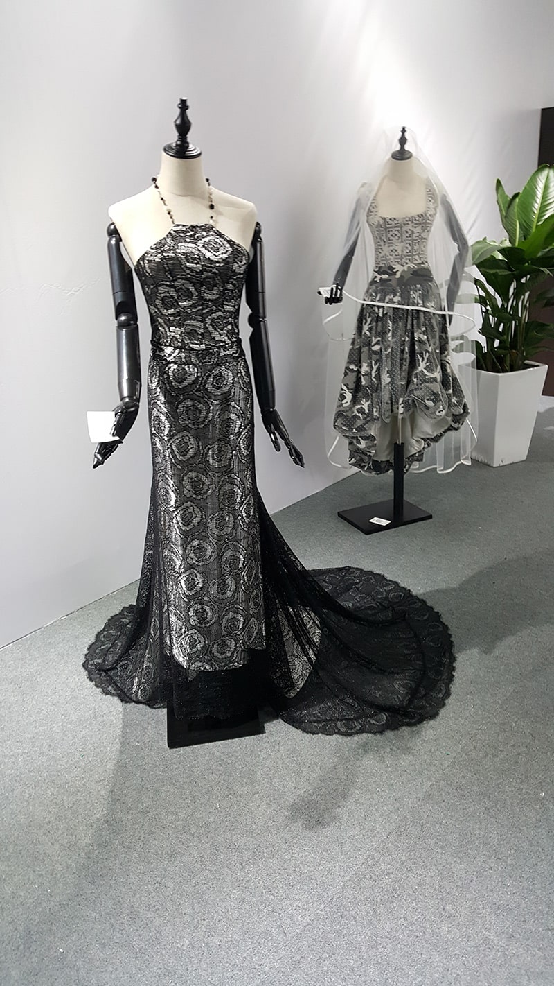 Robe de mariée en dentelle noire – créations de la créatrice Parisienne Zélia