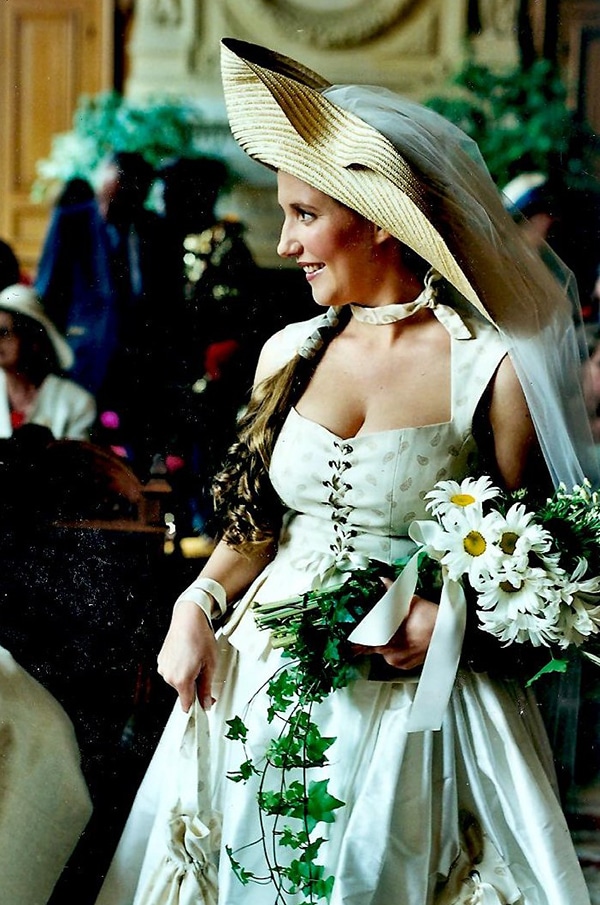 Robe de mariée champêtre chic – bustier de mariée en lin -chapeau tricorne – Zélia – Montmartre