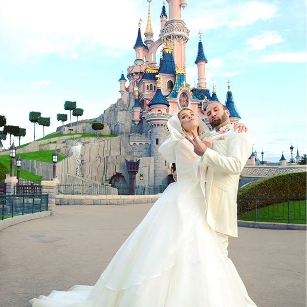 Robe de mariée princesse chic – Disneyland Paris- cape de mariée – accessoires de mariées- Zélia